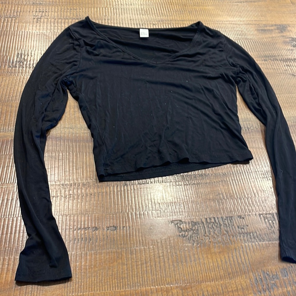 Woman’s long sleeve v neck smi cropped